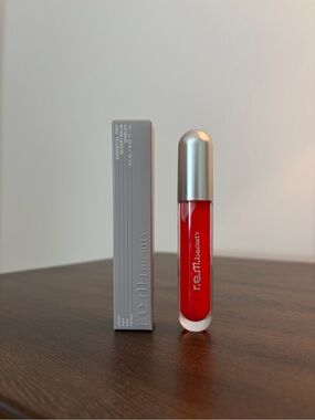 r.e.m. beauty Essential Drip Glossy Balm in Shirley 4.7ml